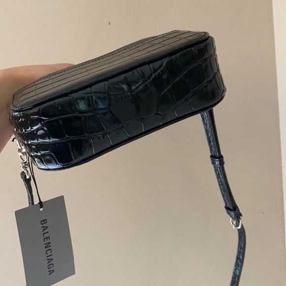 Balenciaga everyday camera bag with top handle - Picture 9 of 10